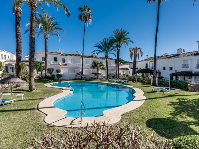 3 Slaapkamer Rijtjeshuis in Nueva Andalucía