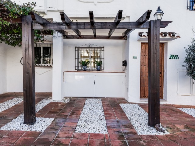 3 Slaapkamer Rijtjeshuis in Nueva Andalucía