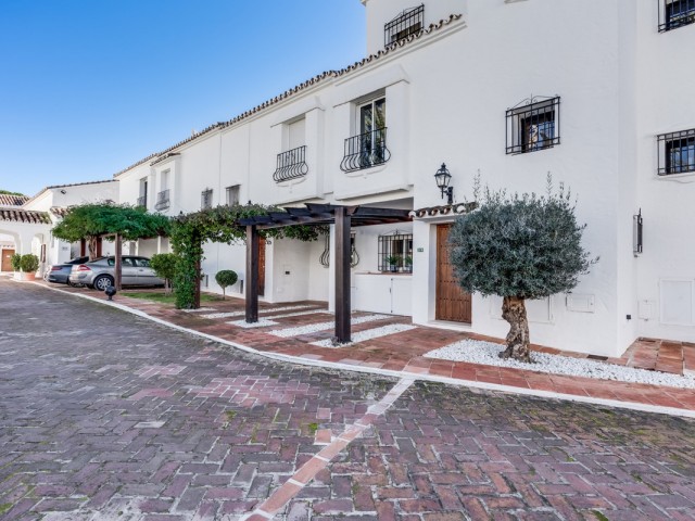 3 Slaapkamer Rijtjeshuis in Nueva Andalucía