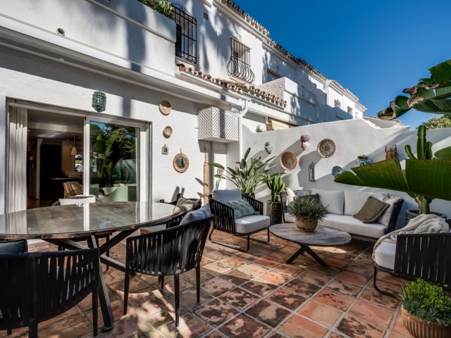 3 Slaapkamer Rijtjeshuis in Nueva Andalucía