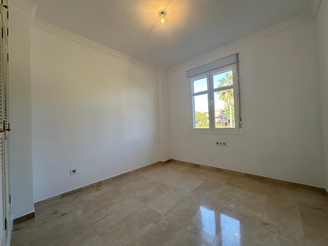 Adosado con 5 Dormitorios  en Marbella