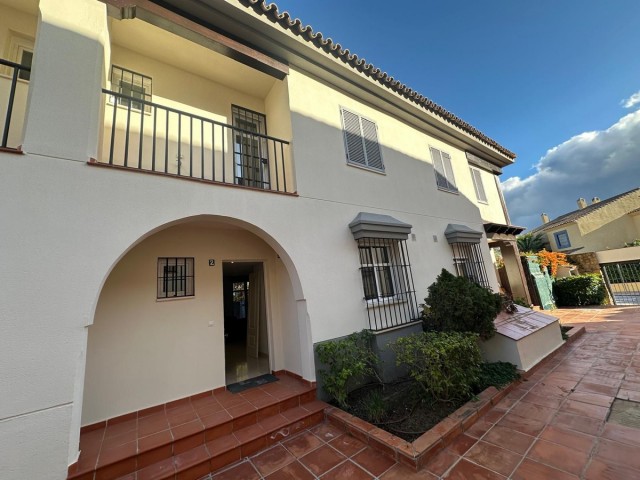 Adosado con 5 Dormitorios  en Marbella