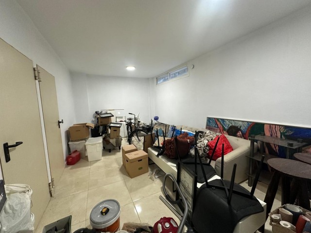 Adosado con 5 Dormitorios  en Marbella