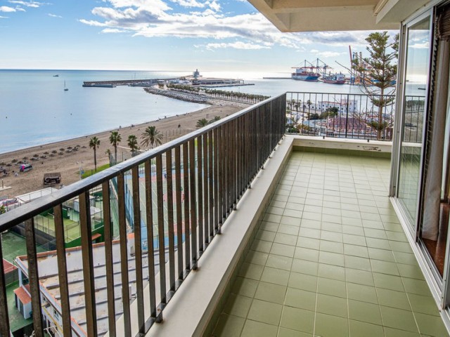 4 Bedrooms Apartment in Málaga Centro