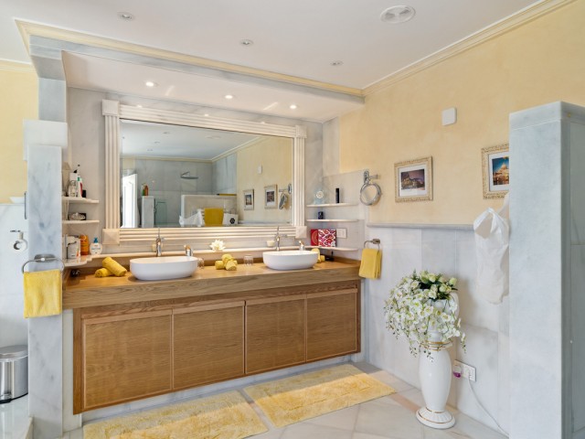 6 Slaapkamer Villa in Nueva Andalucía