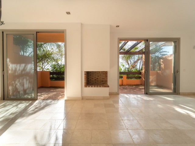 5 Bedrooms Townhouse in Riviera del Sol