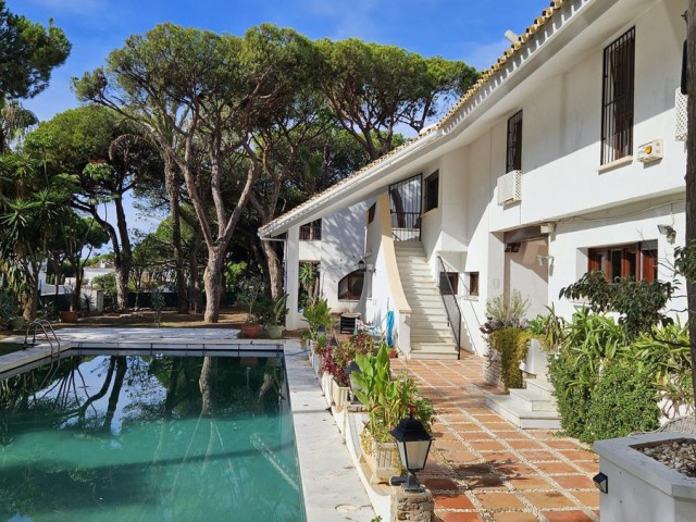 9 Sovrums Villa i Cabopino