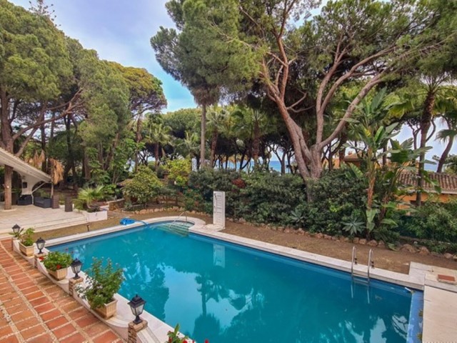 9 Sovrums Villa i Cabopino