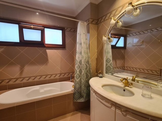 9 Sovrums Villa i Cabopino