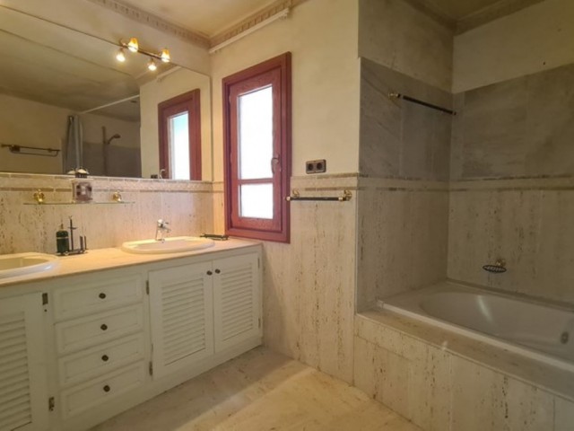 9 Sovrums Villa i Cabopino