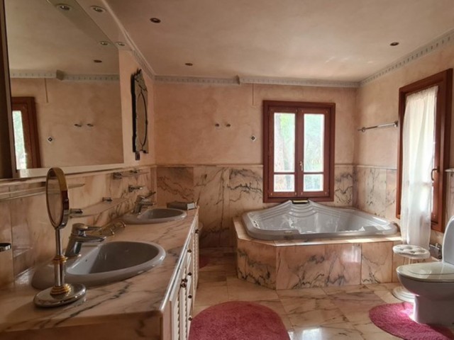 9 Sovrums Villa i Cabopino