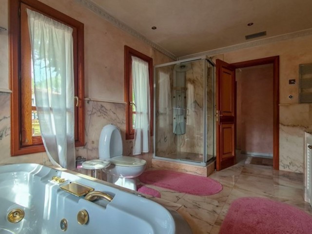 9 Sovrums Villa i Cabopino