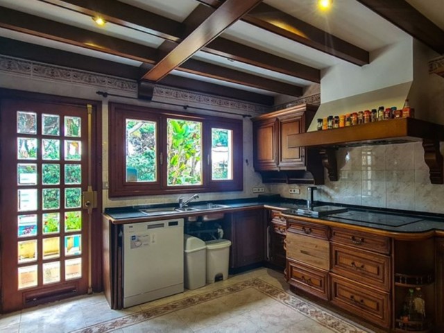 9 Sovrums Villa i Cabopino