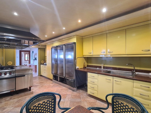 9 Sovrums Villa i Cabopino