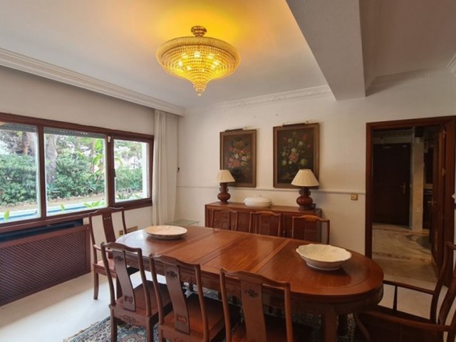 9 Sovrums Villa i Cabopino