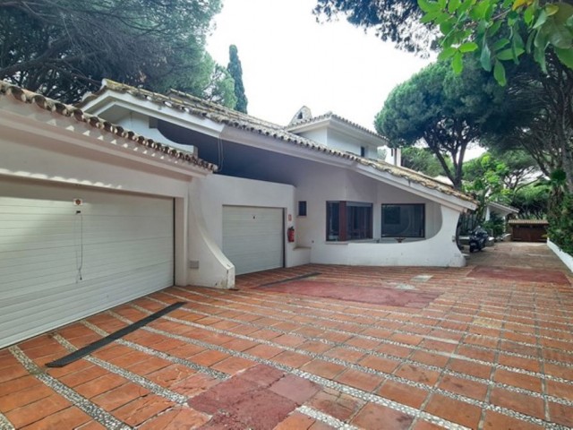 9 Sovrums Villa i Cabopino