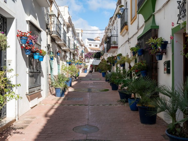 2 Bedrooms Townhouse in Estepona