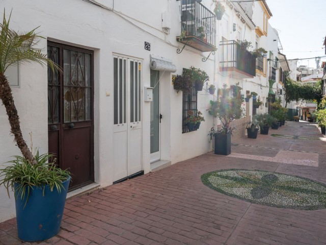 2 Bedrooms Townhouse in Estepona