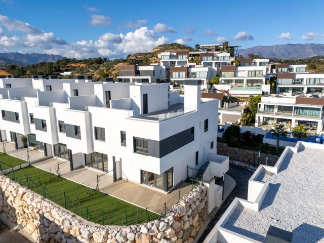 Adosado con 4 Dormitorios  en La Cala de Mijas