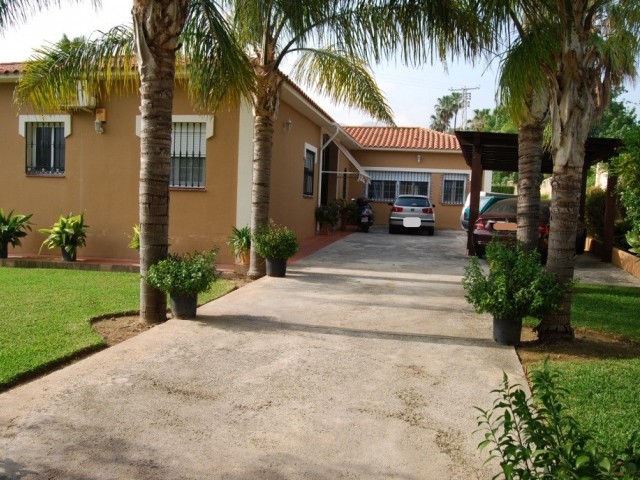 4 Bedrooms Villa in Alhaurín de la Torre