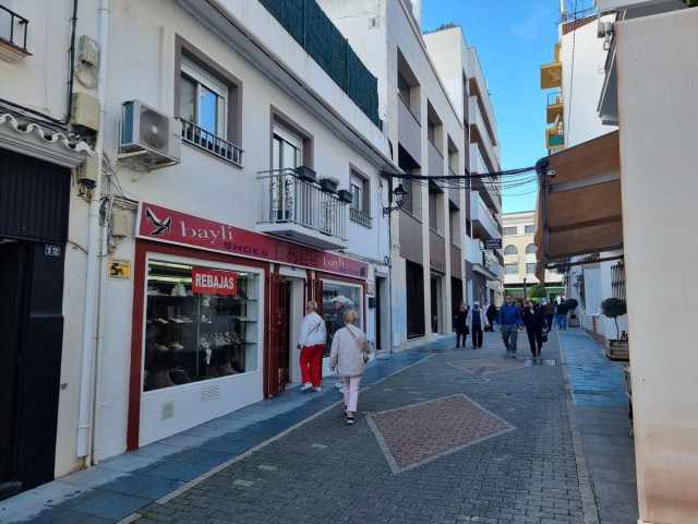 Comercial con 0 Dormitorios  en San Pedro de Alcántara