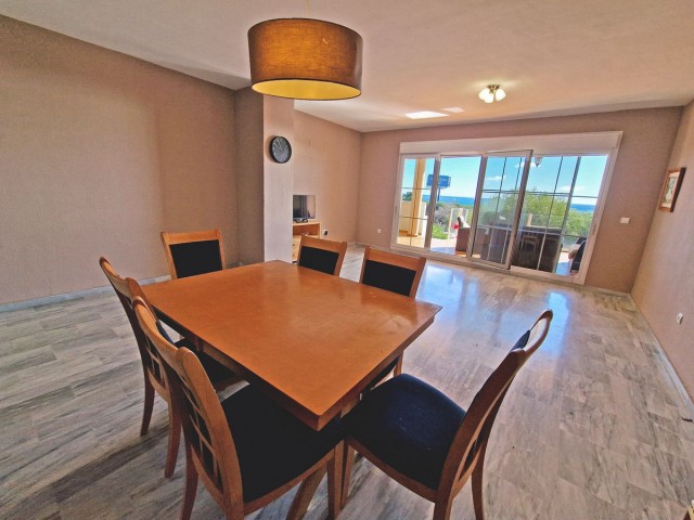 Apartamento con 3 Dormitorios  en Cabopino