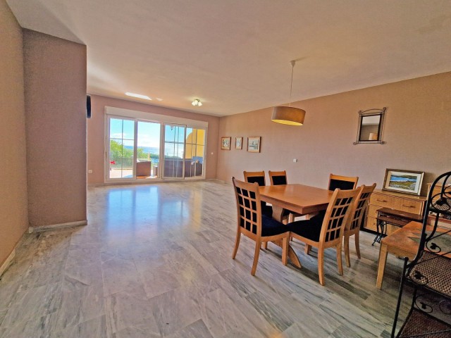 Apartamento con 3 Dormitorios  en Cabopino