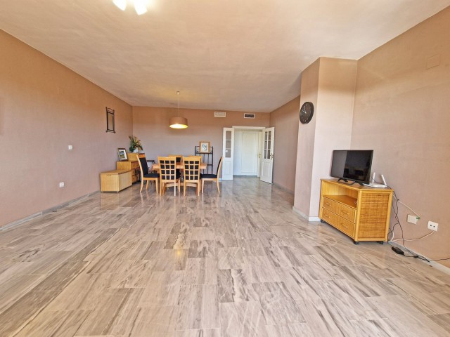 Apartamento con 3 Dormitorios  en Cabopino