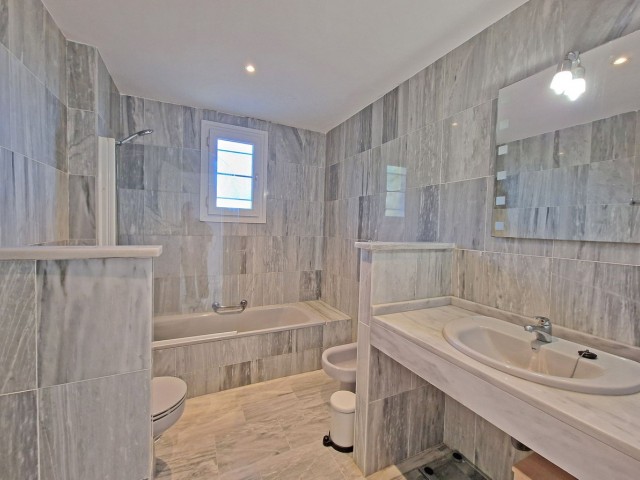 Apartamento con 3 Dormitorios  en Cabopino