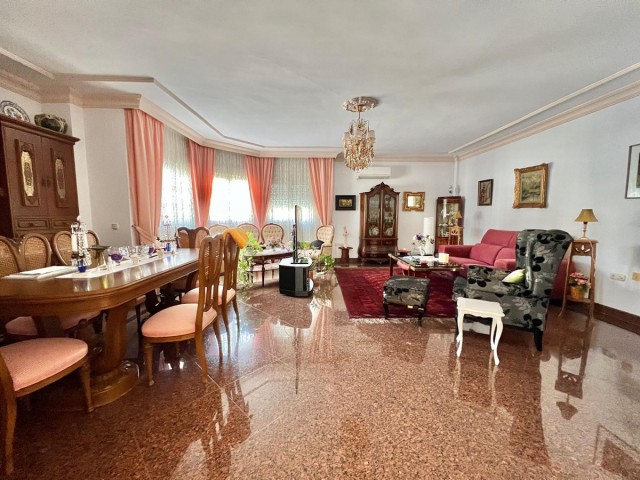 Villa con 5 Dormitorios  en Fuengirola