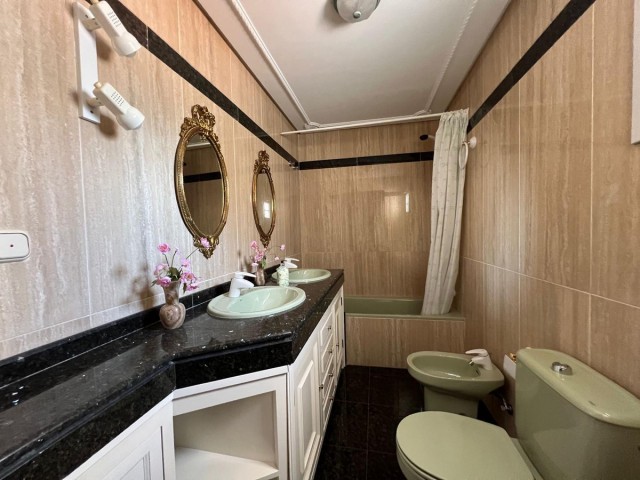 Villa con 5 Dormitorios  en Fuengirola