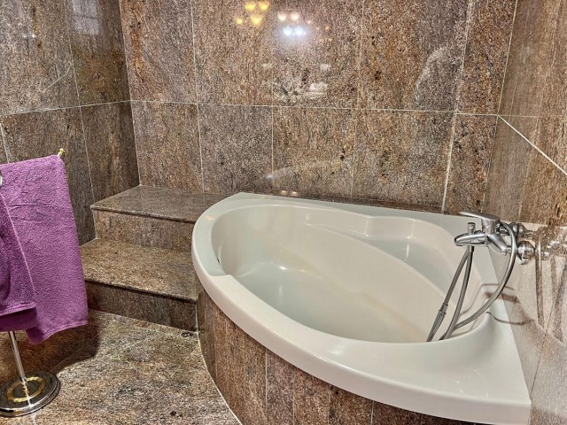 Villa con 5 Dormitorios  en Fuengirola