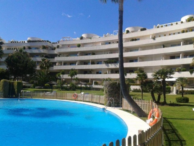 Appartement avec 3 Chambres  à Estepona