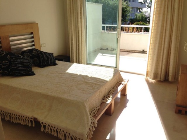 Appartement avec 3 Chambres  à Estepona