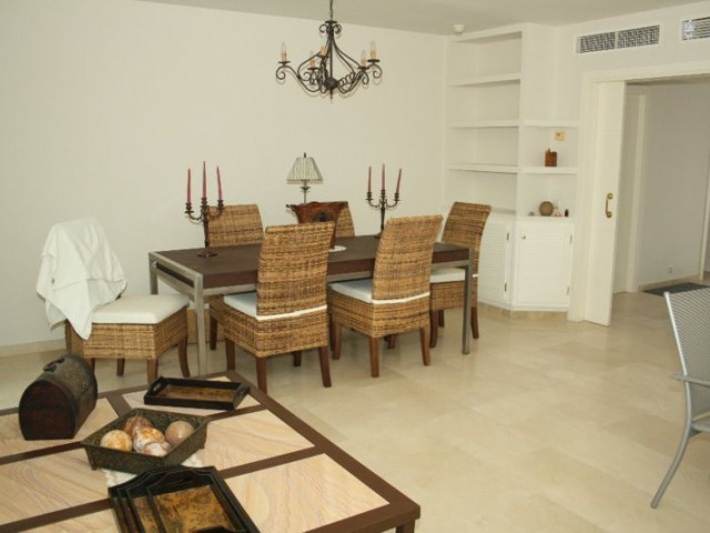 Appartement avec 3 Chambres  à Estepona