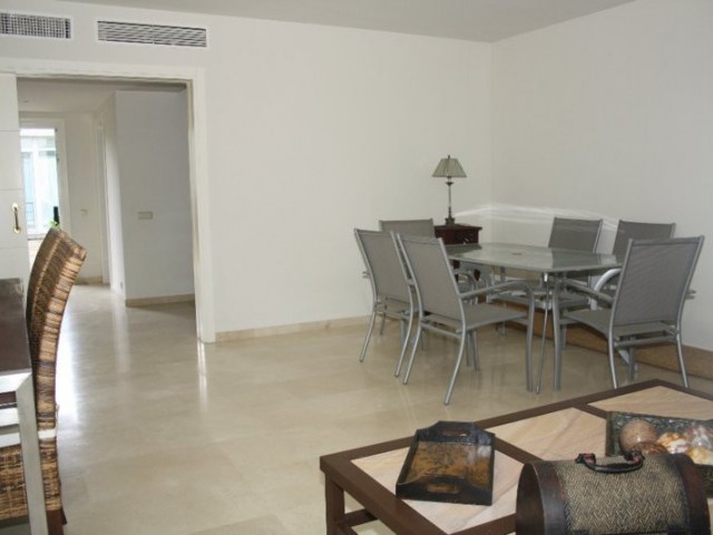 Appartement avec 3 Chambres  à Estepona