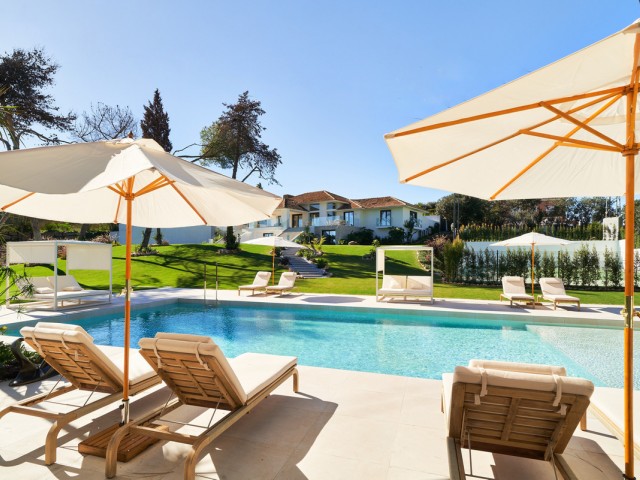 Villa avec 6 Chambres  à San Pedro de Alcántara