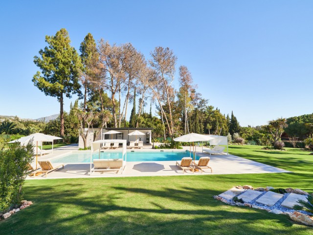 Villa avec 6 Chambres  à San Pedro de Alcántara