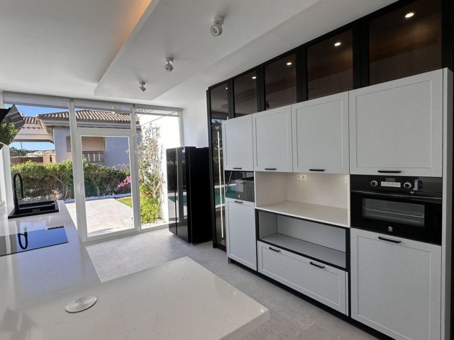4 Sovrums Villa i La Duquesa