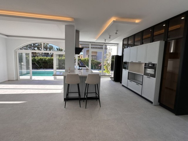 Villa, La Duquesa, R4917181