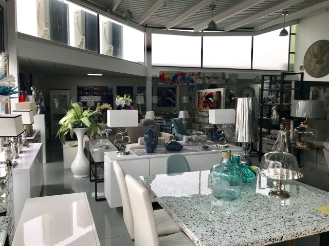 Comercial con 0 Dormitorios  en San Pedro de Alcántara