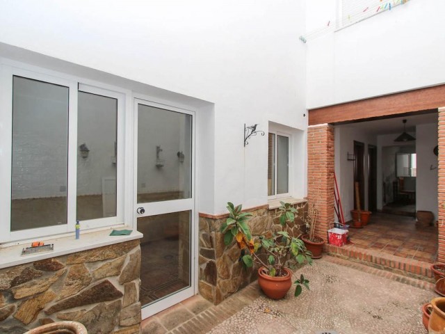 7 Bedrooms Townhouse in Guaro