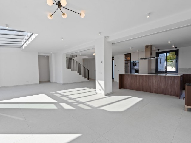 4 Soveroms Villa i Elviria