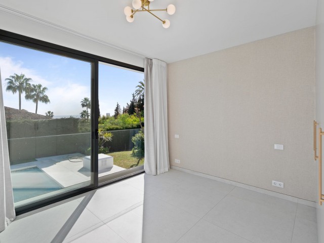 4 Soveroms Villa i Elviria