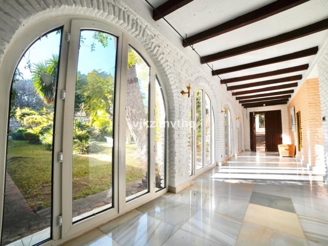 Villa con 6 Dormitorios  en Benalmadena Pueblo