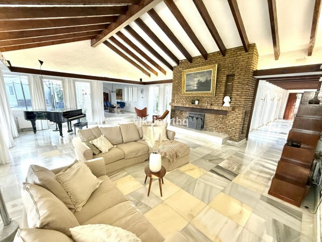 Villa con 6 Dormitorios  en Benalmadena Pueblo