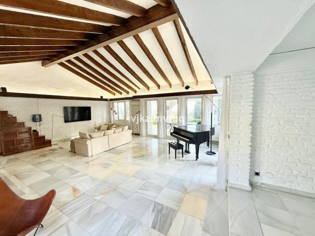 Villa con 6 Dormitorios  en Benalmadena Pueblo