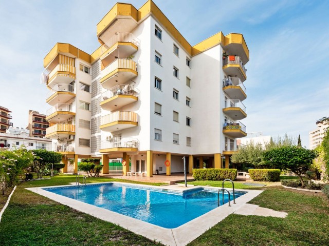 Apartamento con 3 Dormitorios  en Torremolinos