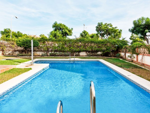 Apartamento con 3 Dormitorios  en Torremolinos