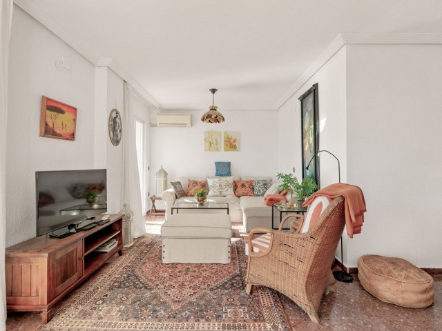 Apartamento con 3 Dormitorios  en Torremolinos
